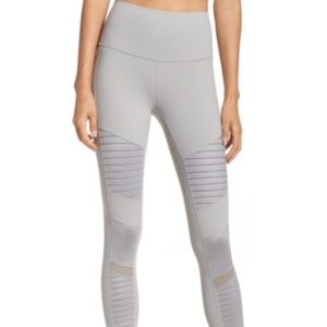 Alo Moto High-Waisted Leggings (Light Grey)